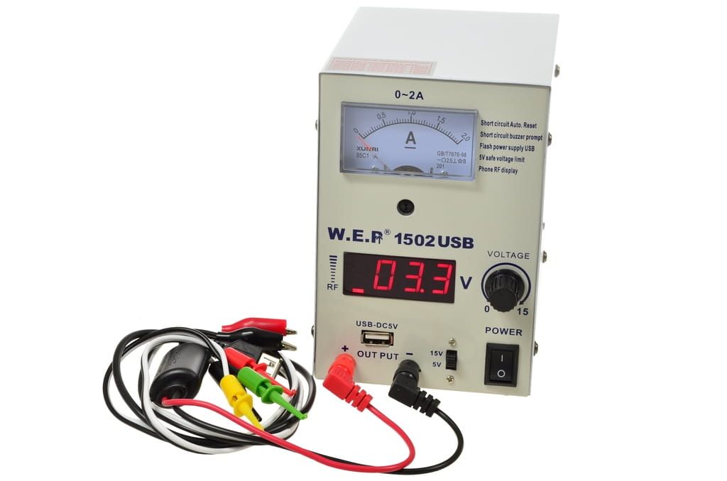 Zasilacz laboratoryjny WEP 1502 USB 15V 2A z wyjściem USB DC5V