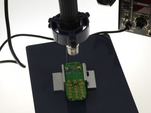 Platforma naprawcza z uchwytem do płyt PCB oraz do kolby